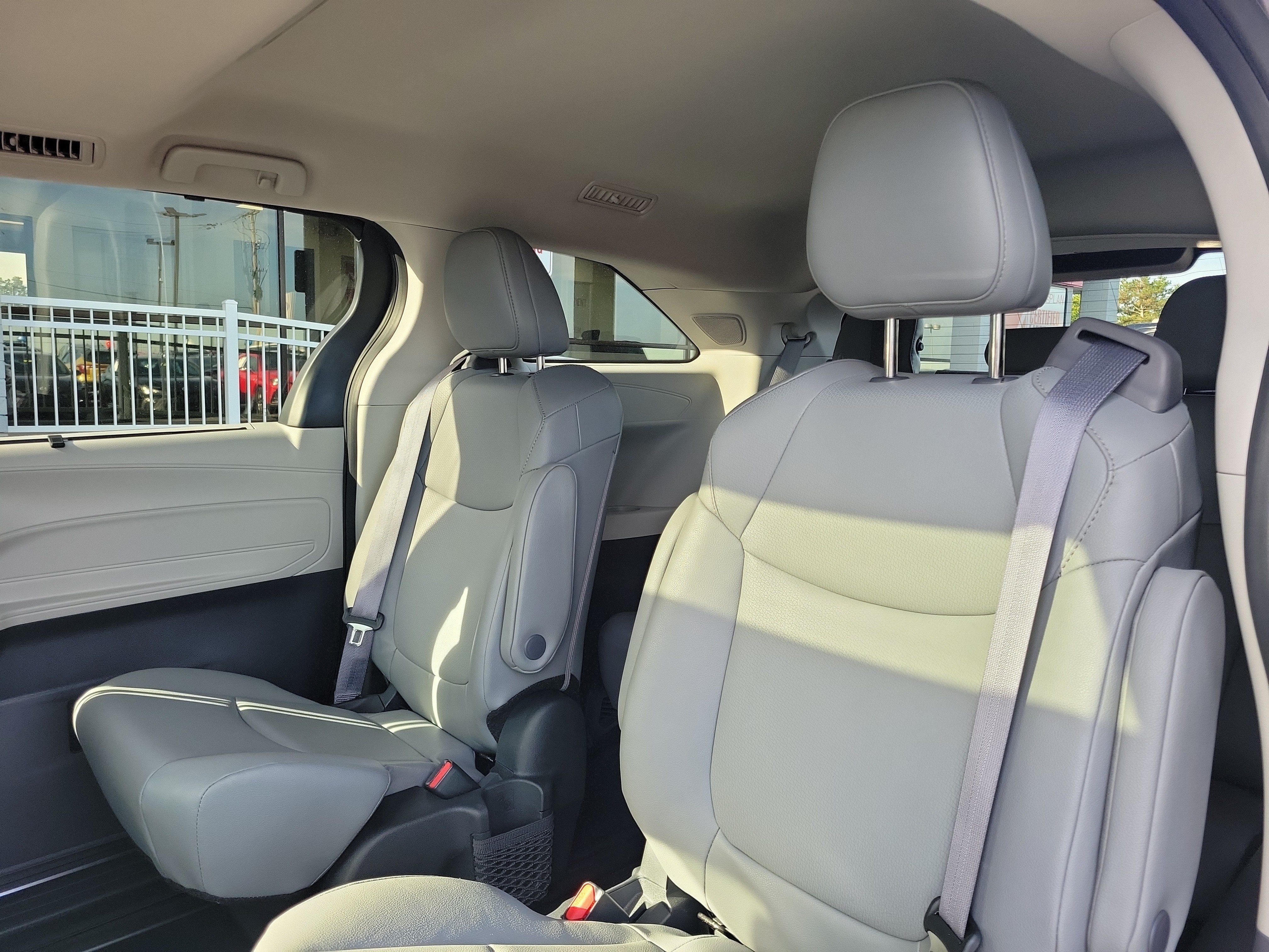 Used 2023 Toyota Sienna XLE w/ XLE Plus Package AWD/4WD image 12