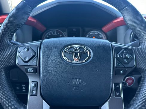 Used 2020 Toyota Tacoma TRD Sport w/ TRD Premium Sport Package AWD/4WD image 33