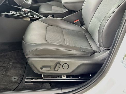 Used 2025 Kia Niro Wind w/ Wind Preserve Package FWD image 21