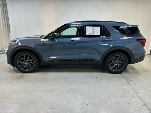 Used 2025 Ford Explorer ST AWD/4WD image 11