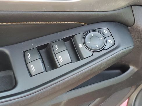 Certified 2019 Chevrolet Traverse LT w/ LT Premium Package AWD/4WD image 13
