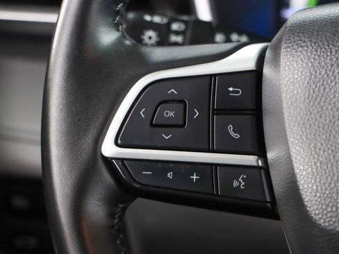 Used 2023 Toyota Highlander XLE image 13