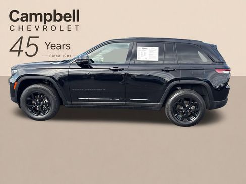 Used 2025 Jeep Grand Cherokee Altitude AWD/4WD image 2