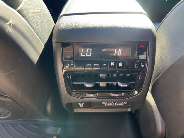 Used 2023 Jeep Grand Cherokee Overland w/ Luxury Tech Group IV AWD/4WD image 20