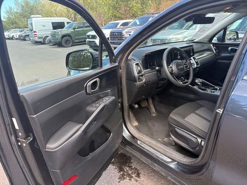 Used 2023 Kia Sorento LX AWD/4WD image 17