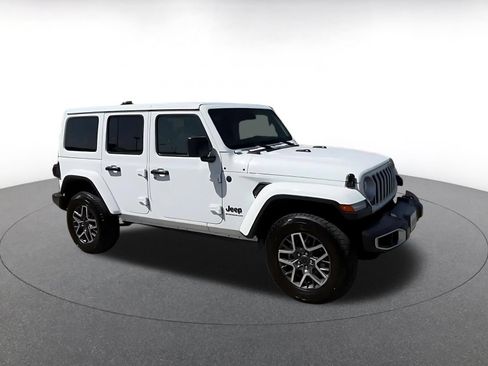 Used 2025 Jeep Wrangler Unlimited Sahara AWD/4WD image 2