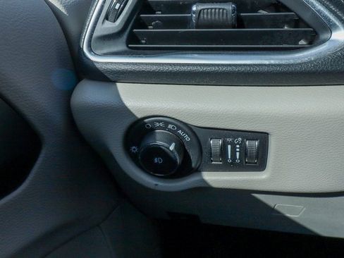 Used 2020 Chrysler Pacifica Limited w/ Tire & Wheel Group image 65