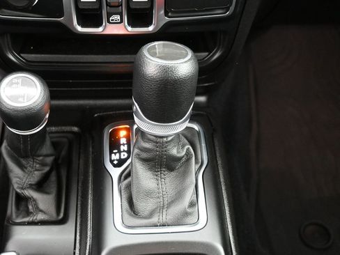 Used 2023 Jeep Gladiator Sport image 24