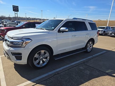 Used 2023 Ford Expedition Platinum image 1