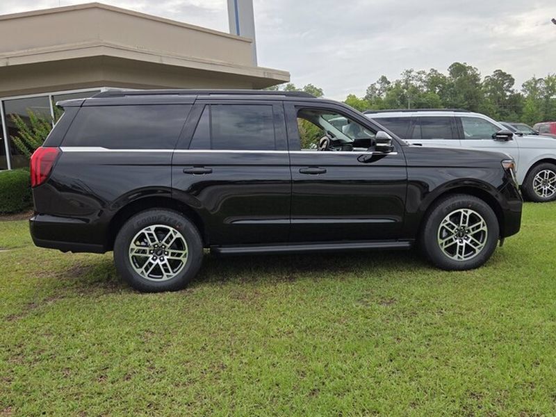 New 2026 Ford Expedition Active RWD image 14