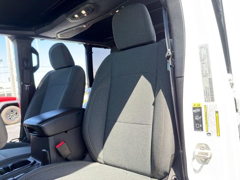 Used 2024 Jeep Wrangler Unlimited w/ Convenience Group AWD/4WD image 23