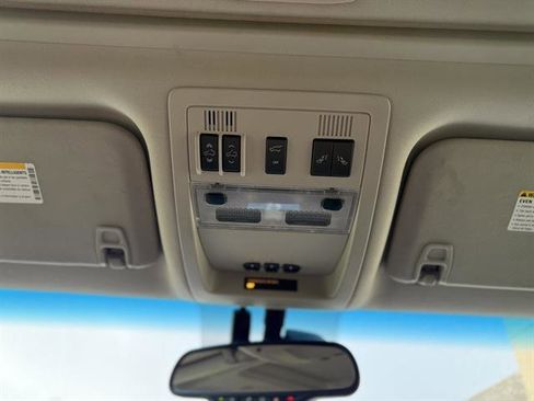 Used 2009 GMC Yukon XL Denali image 16