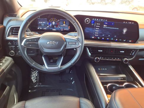 Used 2025 Chevrolet Tahoe Z71 AWD/4WD image 7