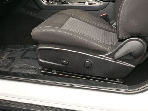 Used 2023 Dodge Challenger SXT image 14