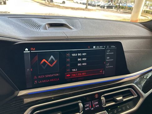 Used 2022 BMW X7 M50i image 7