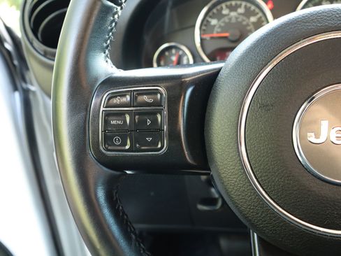 Used 2018 Jeep Wrangler Rubicon AWD/4WD image 30