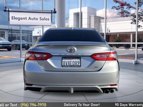 Used 2019 Toyota Camry SE FWD image 6