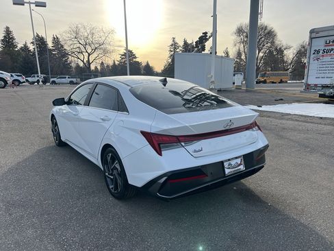 Used 2024 Hyundai Elantra Limited image 3