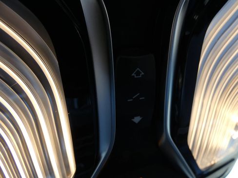 Used 2020 BMW 750i xDrive w/ Executive Package image 79