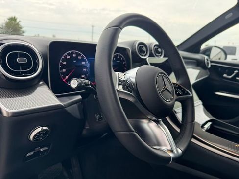 Used 2025 Mercedes-Benz GLC 300 image 31