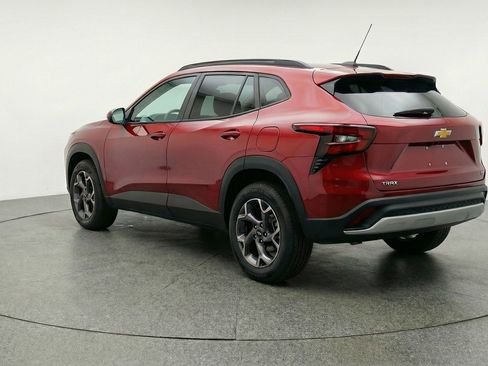 Used 2025 Chevrolet Trax LT image 6
