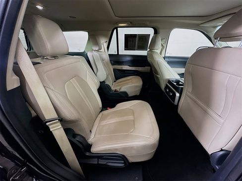 Used 2024 Ford Expedition Limited image 11