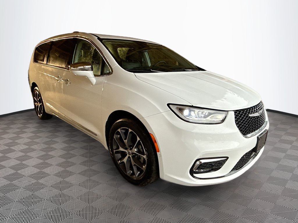 Used 2022 Chrysler Pacifica Limited AWD/4WD image 4