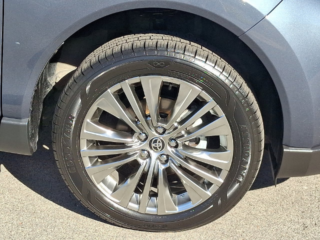 Certified 2023 Toyota Venza XLE AWD/4WD image 8