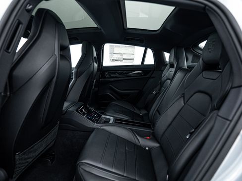 Certified 2025 Porsche Panamera 4 image 24