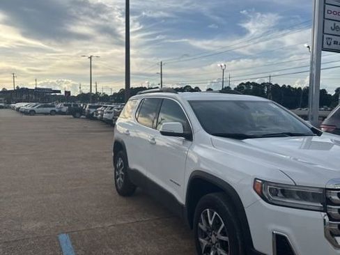 Used 2023 GMC Acadia SLT FWD image 3