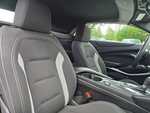 Used 2017 Chevrolet Camaro SS image 11