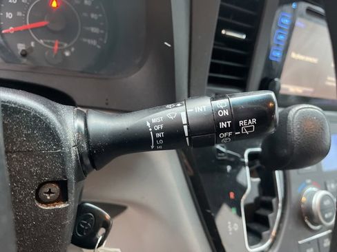 Used 2015 Toyota Sienna LE image 17