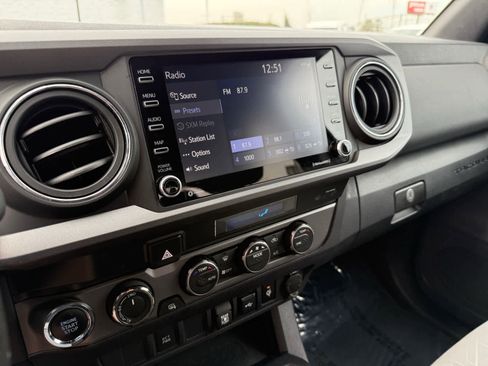 Used 2022 Toyota Tacoma TRD Sport image 16