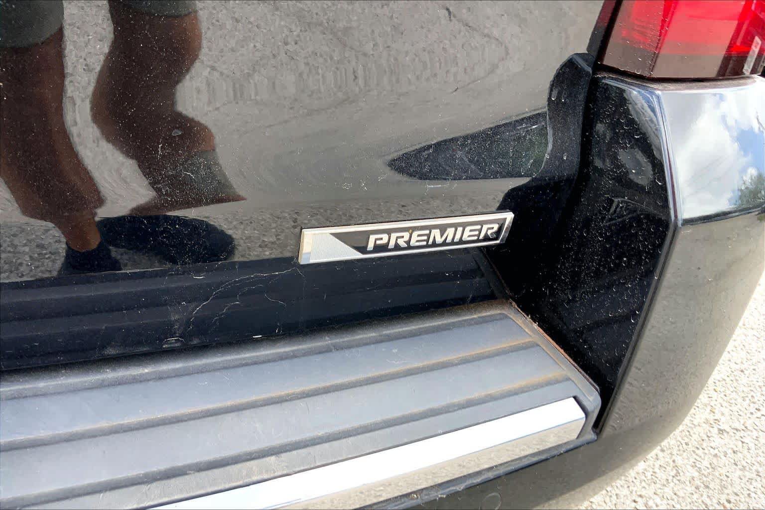 Used 2018 Chevrolet Suburban Premier RWD image 10