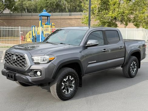 Used 2021 Toyota Tacoma TRD Off-Road w/ Technology Package AWD/4WD image 19