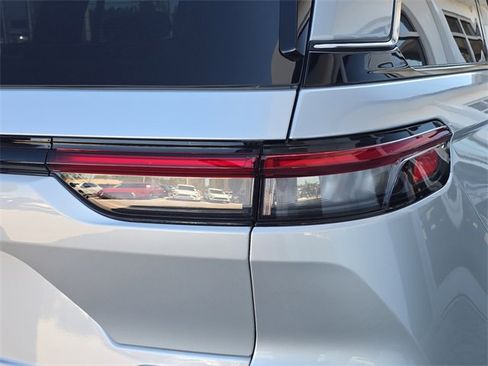 Used 2023 Jeep Grand Cherokee Overland w/ Trailer Tow Prep Group (B) image 8