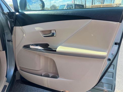 Used 2009 Toyota Venza AWD image 16