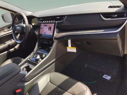 New 2025 Jeep Grand Cherokee Limited RWD image 30