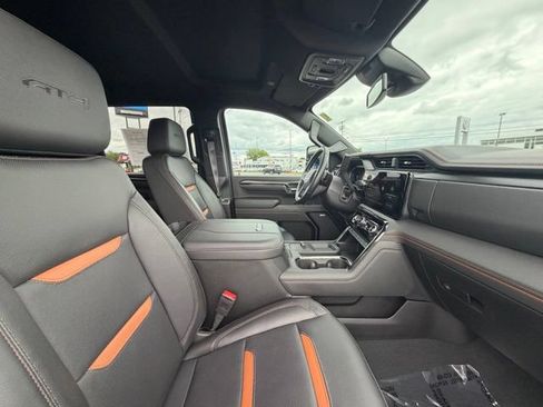 Used 2024 GMC Sierra 2500 AT4 w/ AT4 Preferred Package AWD/4WD image 15