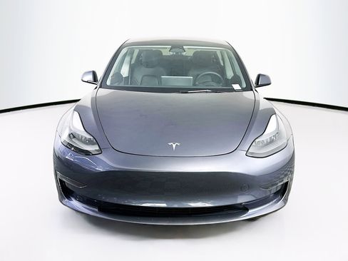 Used 2023 Tesla Model 3 Standard Range image 2