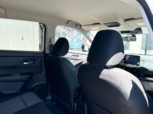 Used 2025 Nissan Rogue SV FWD image 18