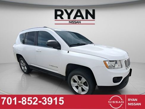 Used 2013 Jeep Compass Latitude AWD/4WD image 8