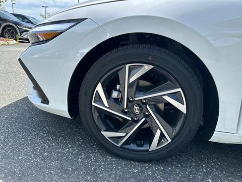 New 2026 Hyundai Elantra Limited FWD image 25