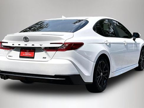 Used 2025 Toyota Camry SE w/ Convenience Package FWD image 5