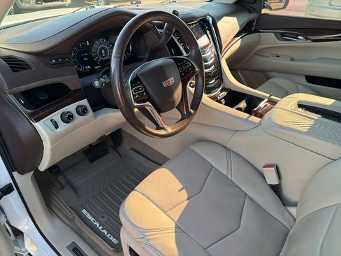 Used 2016 Cadillac Escalade Luxury image 42