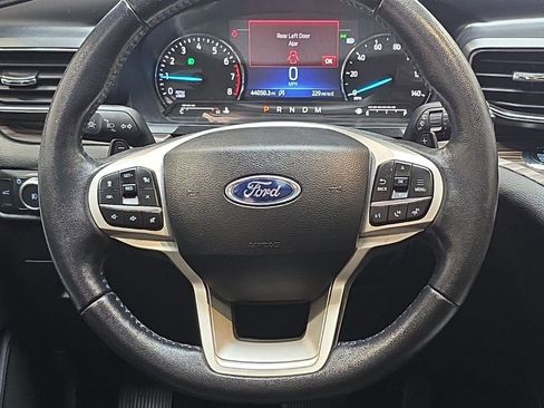 Used 2021 Ford Explorer Limited w/ Equipment Group 301A AWD/4WD image 19