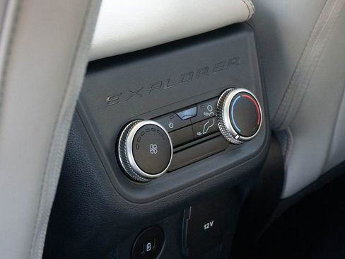 Used 2025 Ford Explorer Active w/ Active Comfort Package RWD image 23