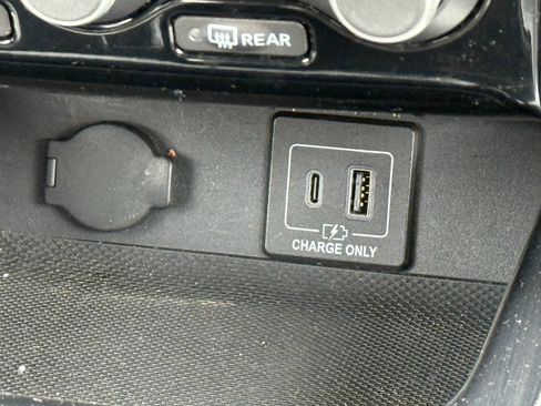 Used 2019 Nissan Pathfinder S AWD/4WD image 22