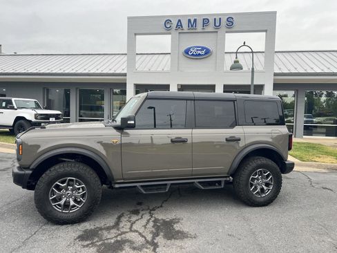 Used 2025 Ford Bronco Badlands AWD/4WD image 2