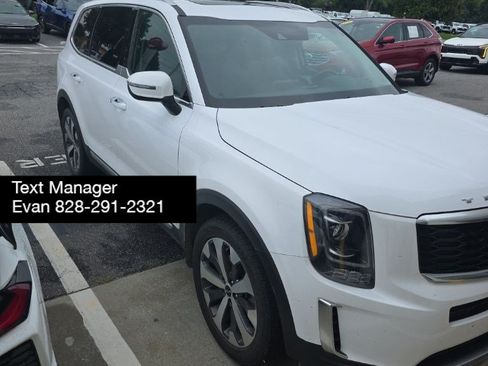 Used 2022 Kia Telluride S AWD/4WD image 3